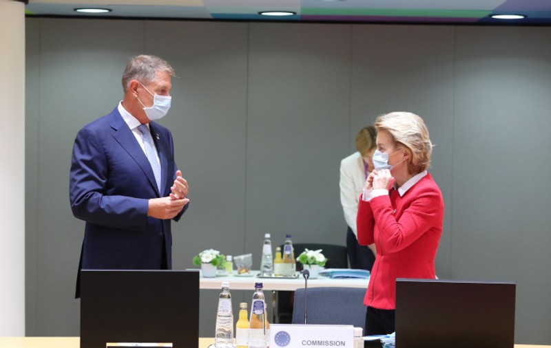 Klaus Iohannis, după întâlnirea cu șefa Comisiei Europene care a intrat în autoizolare: "Gândiți-vă cum ar fi fost dacă amândoi nu aveam mască"