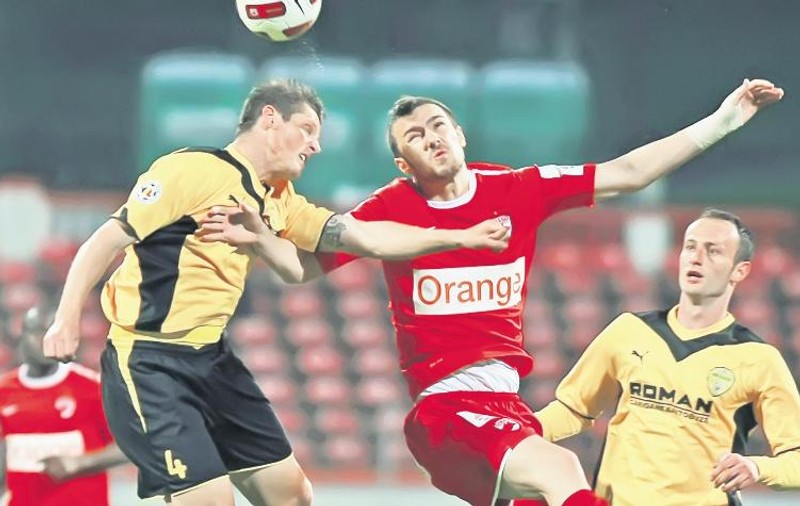 La capătul unui meci nebun, Dinamo a câștigat in extremis în fața Brașovului, scor 2-1