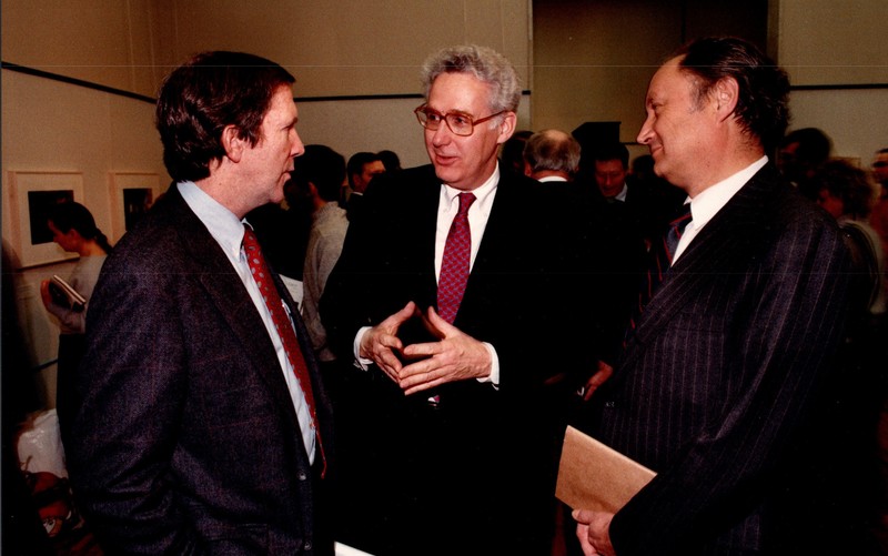 Philip Brown, stânga, alături de Gennadiy Gerasimov, centru, purtătorul de cuvânt al fostului președinte al URSS - Mihail Gorbaciov, la sfârșitul anilor '80
