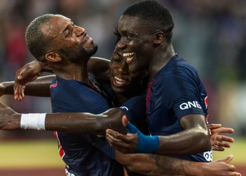 epa06927201 Lassana Diarra (L), Timothy Weah (C) and Stanley Pierre N'Soki (R) of Paris Saint-Germain celebrate a goal during the 2018 Trophee Des Champions soccer match between Paris Saint-Germain and Monaco in Shenzhen, China, 04 August 2018. The 2018 Trophee Des Champions is the 23rd edition of the French super cup. EPA-EFE/ALEKSANDAR PLAVEVSKI