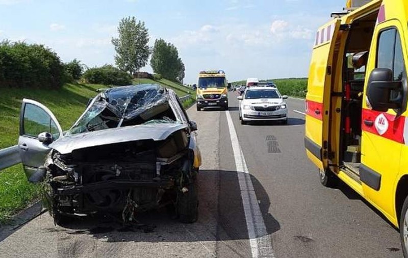 O familie de români a fost victima unui accident pe o autostradă în Ungaria