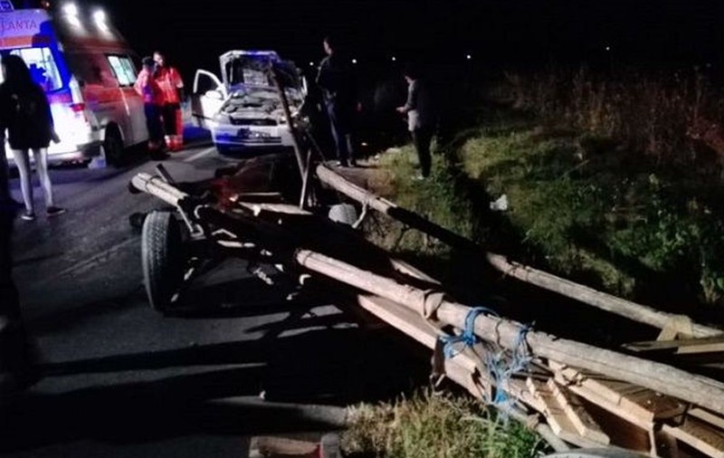 Un șofer francez care circula regulamentar a lovit o căruță nesemnalizată, în Dâmbovița. Nu este primul accident de acest fel pe DN7