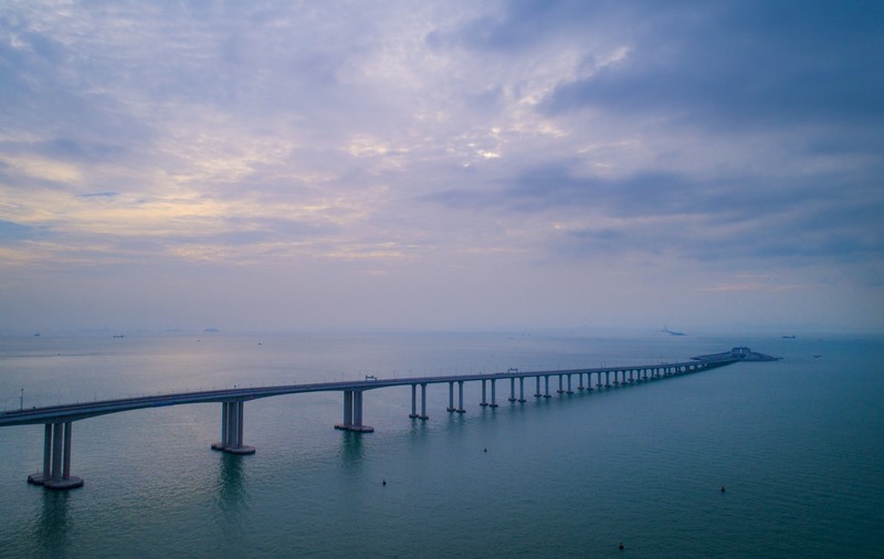 FOTO | Cel mai mare pod maritim din lume a fost inaugurat! Construcția monstruoasă din China a luat deja 18 vieți