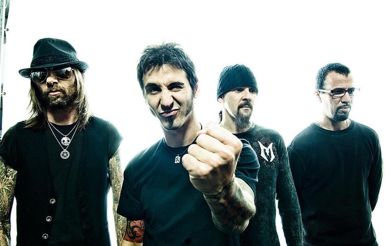 Fiul chitaristului Tony Rombola de la Godsmack a murit la 34 de ani. Concertul pe care urma să îl susţină la Bucureşti a fost amânat