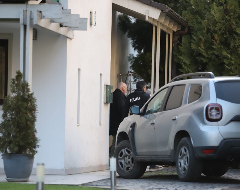 Percheziții cu mascații la doctorul Cristian Andrei, acuzat că a agresat sexual foste cliente. Cum au intrat polițiștii în casa psihoterapeutului | VIDEO