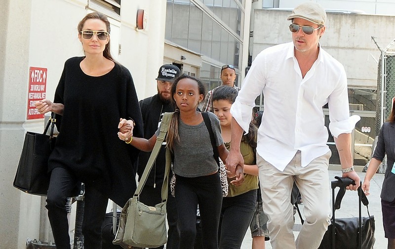 BOMBĂ LA HOLLYWOOD! ANGELINA JOLIE l-a părăsit pe BRAD PITT! Un copil cu o altă femeie, MOTIVUL DESPĂRŢIRII?