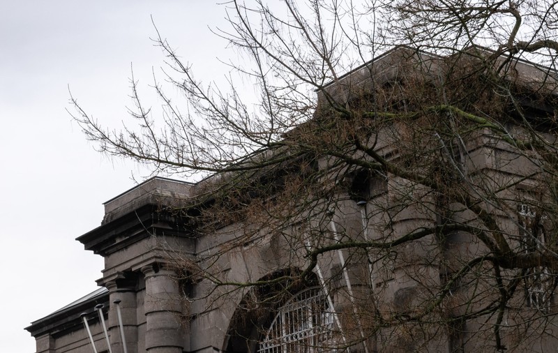 Un român a fost înjunghiat de colegul de celulă dintr-un penitenciar din Belgia, după ce s-au certat pe telecomanda televizorului