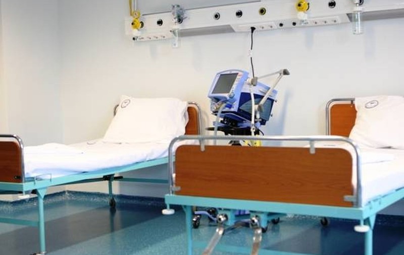 De necrezut! Un elev din Iaşi a testat SPRAY-UL LACRIMOGEN la şcoală! 18 colegi au ajuns la SPITAL!