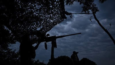 silueta-soldat ucraina-arma