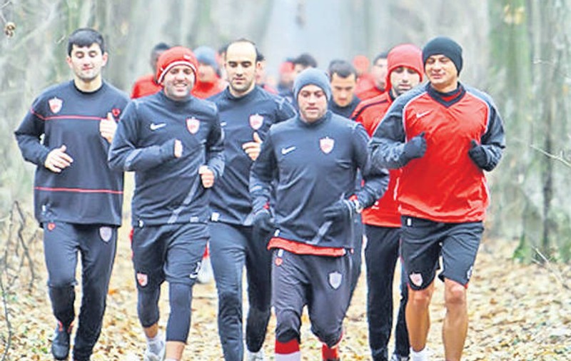 ”Câinii” au fugit în Antalya din cauza vremii