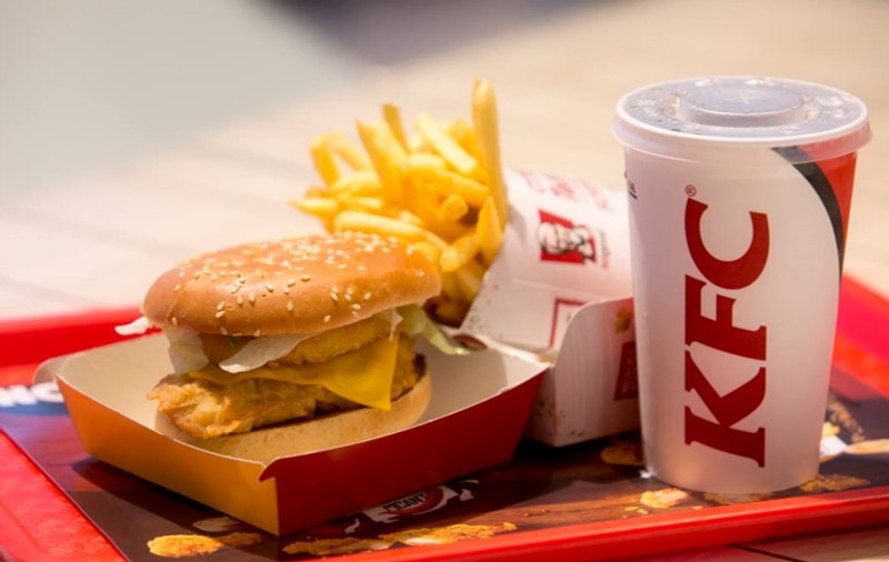 KFC poate comercializa din nou băuturi răcoritoare la dozator. ANPC suspendase această activitate, după ce a descoperit bacterii periculoase în gheață
