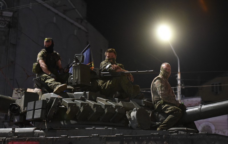 Lukașenko povestește că i-a spus lui Prigojin că mercenarii Wagner vor fi „striviți ca un gândac" dacă își vor continua marșul spre Moscova