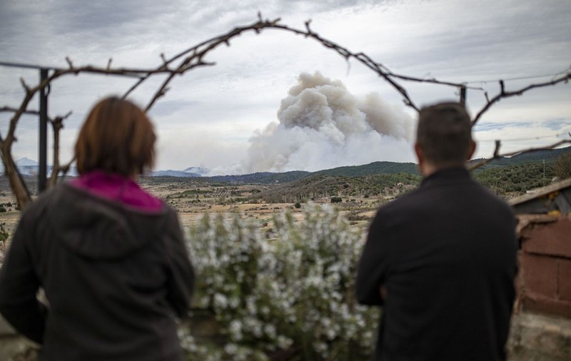 Spania se confruntă cu primul incendiu major de vegetație din acest an. Peste 3.000 de hectare de pădure sunt afectate
