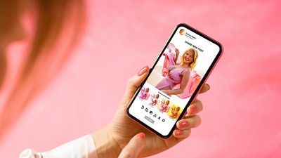 Cum influențează reclamele TV și influencerii deciziile de cumpărare. Romina Nicoară, specialist în marketing: „Emoția câștigă aproape întotdeauna, utilitatea vine după”
