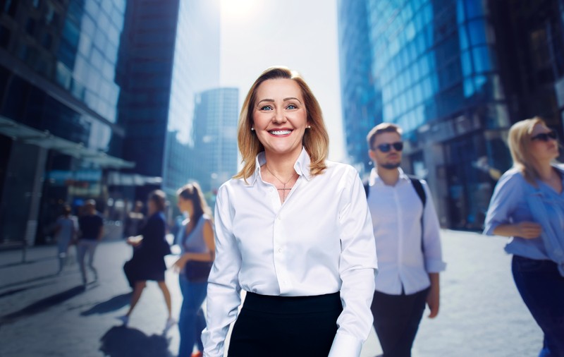 Zece motive să votezi Elena Lasconi