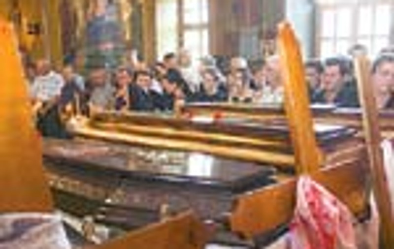 Nuntasii morti in accidentul din Dambovita, inmormantati