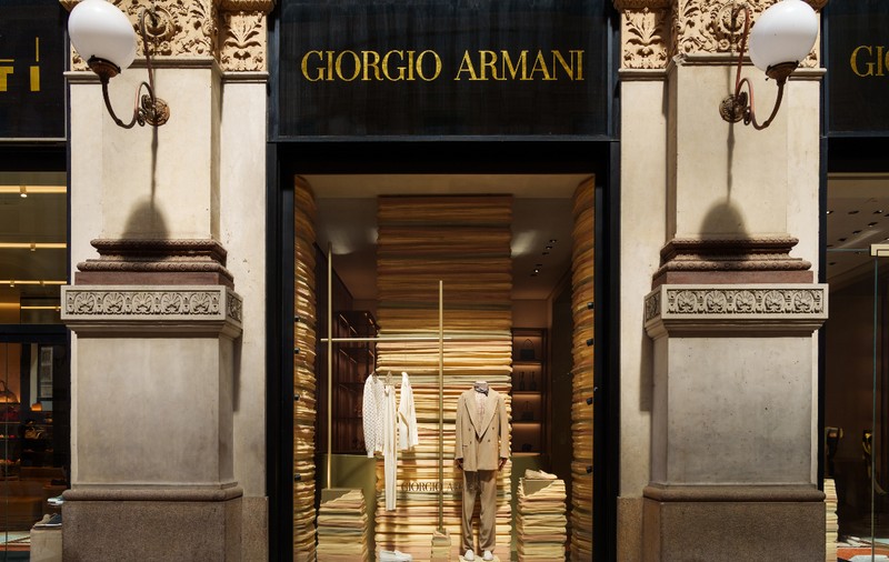 Licitație informală pentru casa de modă Armani, la o lună de la moartea fondatorului ei: ce companii au intrat în cursă