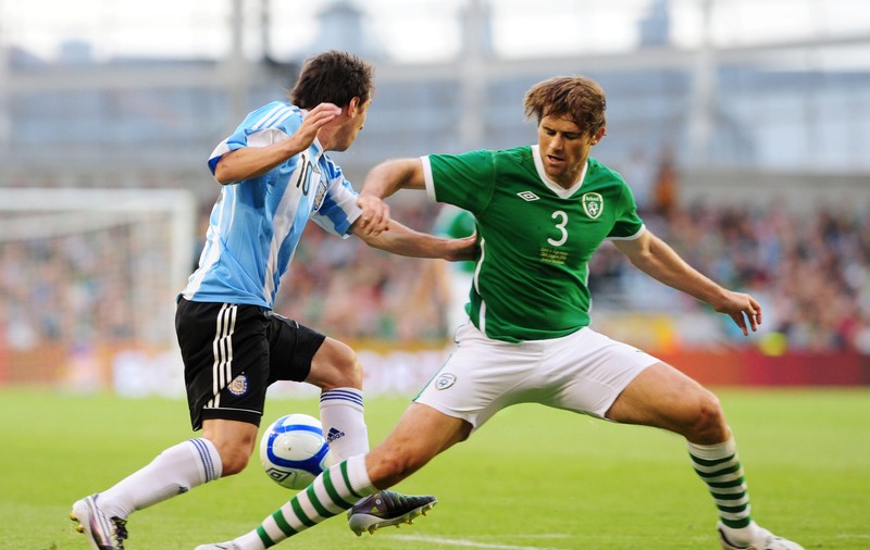 Ipoteză-șoc: irlandezii ar fi fost mituiți ca să nu-l faulteze pe Messi!