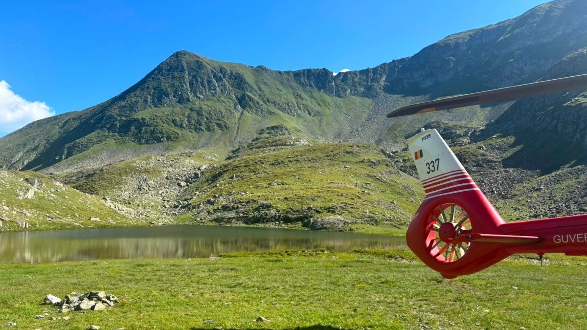 Coada unui elicopter aterizat în Munții Făgăraș, în apropiere de Vârful Moldoveanu, 11 august 2026