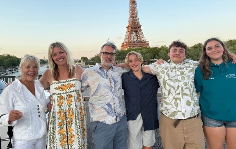 O mamă și-a adus în Europa cei 4 copii adolescenți, în vacanță, și s-a întors acasă plângând: „Nu aș mai face asta niciodată!”