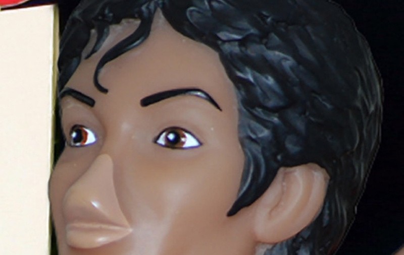 Păpuşa Michael Jackson, scoasă la vânzare
