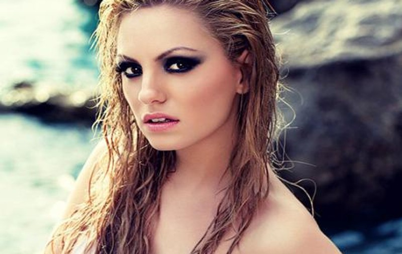ŞOC! Cea mai recentă PIESĂ cântată de ALEXANDRA STAN ar putea fi CONSIDERATĂ PLAGIAT. Iată DOVADA