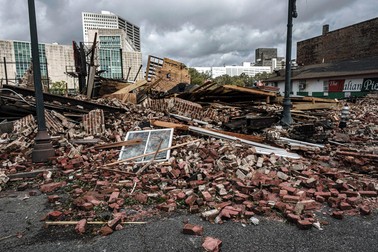 Clădirea din New Orleans în care a trăit marele cântăreț de jazz Louis Armstrong, distrusă de uraganul Ida Foto: EPA