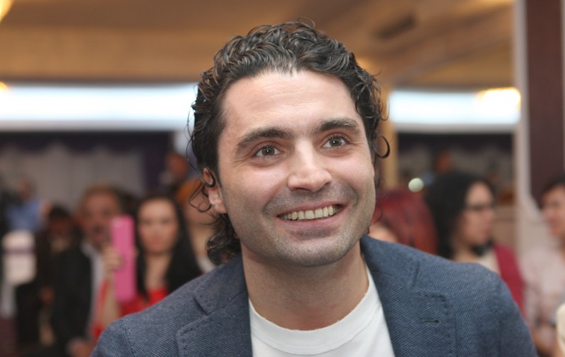 L-au BĂRBIERIT şi NU PREA! Cum ARATĂ Pepe ÎMBRĂCAT în GINERICĂ. Primele DECLARAŢII | FOTO în PREMIERĂ