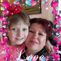 Alexia alături de mama ei