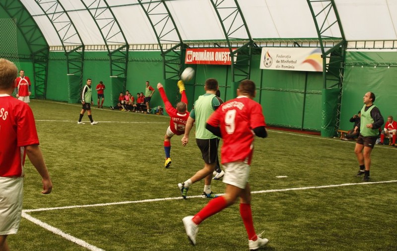 Minifotbalul românesc se pregăteşte de fazele regionale ale campionatului naţional