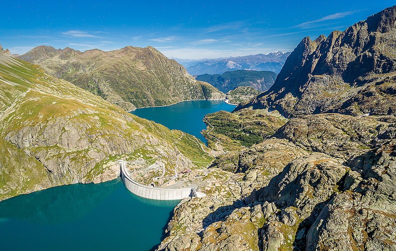 Hidrocentrala revoluționară săpată în Alpii elvețieni ar putea juca un rol important în trecerea Europei la energie regenerabilă