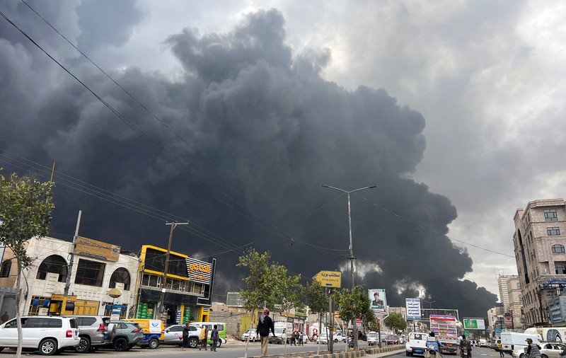 Armata israeliană a lovit aeroportul din Sanaa, capitala Yemenului. Cel puțin trei oameni au murit, iar rebelii Houthi au promis că vor răspunde atacului
