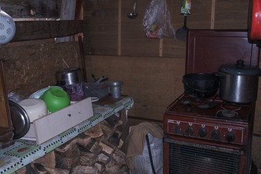 Aragazul funcționează pe butelie cu gaz. Familia Constantin are nevoie de o butelie nouă