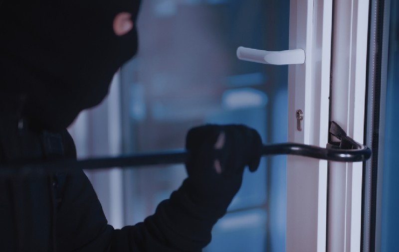 Bandele românești și albaneze ocolesc controalele de frontieră și comit spargeri în serie în Marea Britanie, avertizează un fost detectiv