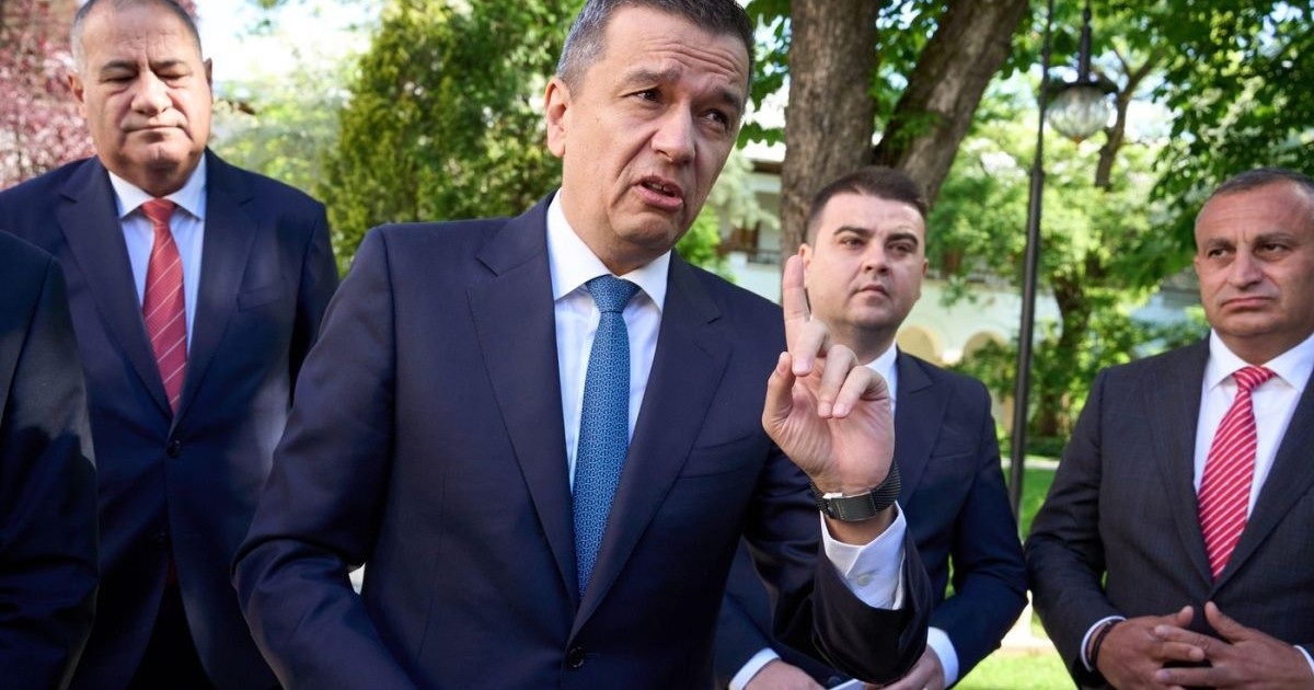 Sorin Grindeanu (C), vorbește cu presa după consultările cu președintele Nicușor Dan la Palatul Cotroceni, 18 mai 2026