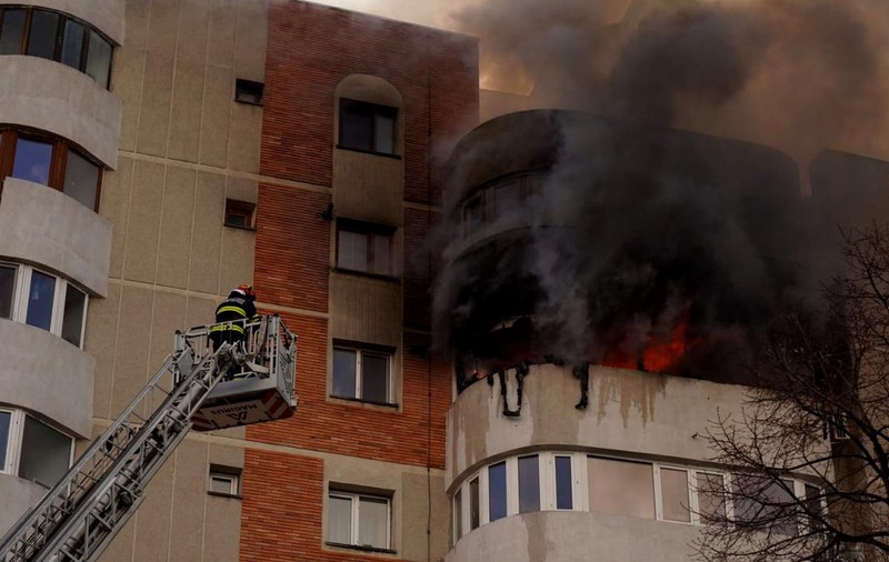 Autoscara ISU Dobrogea, defectă în timpul incendiului din Constanța, a fost stricată în urma reviziei făcute greșit de o societate neagreată de producător, dar apropiată de IGSU