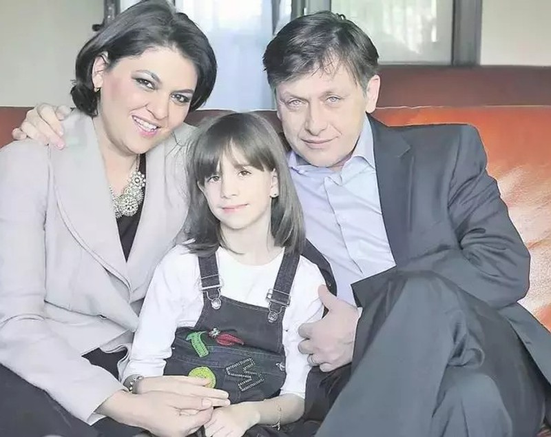 Cum arată soția lui Crin Antonescu și cu ce se ocupă. Adina Vălean a spus la TV ce soțul ei nu voia să se afle: „Este ca un foc de paie”