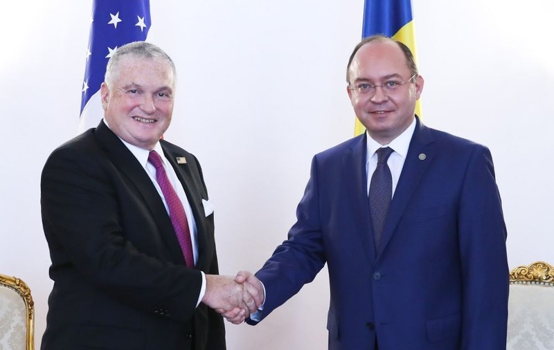 Adrian Zuckerman, noul ambasador al SUA în România, și Bogdan Aurescu au discutat despre eliminarea vizelor pentru români