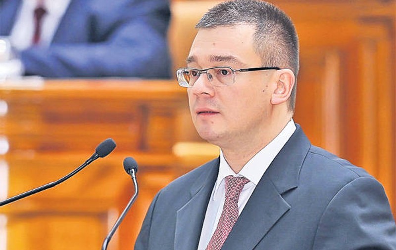 Ungureanu vrea o lege împotriva agenților sub acoperire din Parlament
