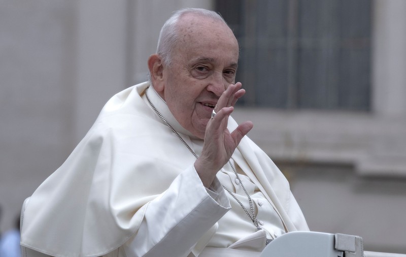 Papa Francisc folosește din nou un cuvânt vulgar cu referire la homosexuali. Luna trecută prezentase scuze pentru același lucru