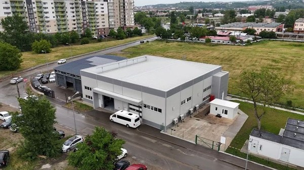Imagine de ansamblu cu centrala geotermală din Oradea.