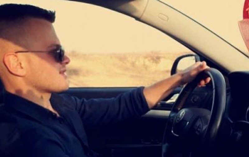 Un tânăr a murit după ce s-a certat cu iubita şi a intrat cu maşina într-un stâlp. Avertisment pe Facebook înainte de tragedie: ”Mai lăsaţi băutura“