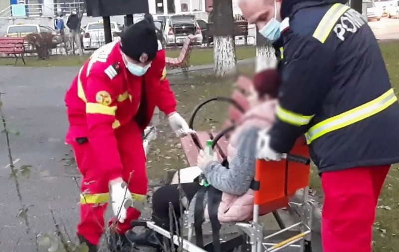„Îți cumpăr casă, pun totul pe masă și tu fugi cu altul?”. Bărbatul care și-a înjunghiat fosta soție, într-un parc din Alexandria, ar fi acționat din gelozie