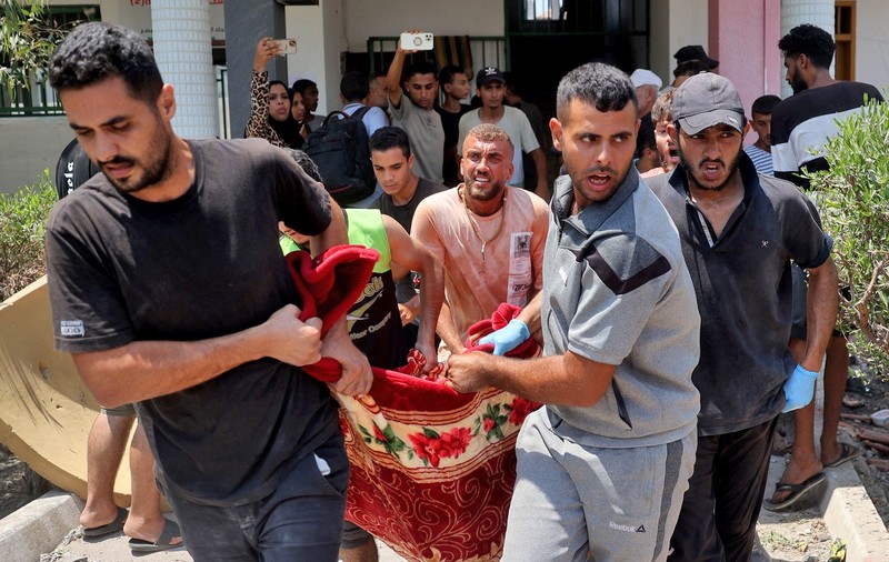 Cel puțin 30 de morți și peste 100 de răniți, în urma unui atac israelian asupra unei școli din Gaza, acuză palestinienii
