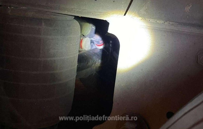 Un tânăr afgan a călătorit ascuns sub un TIR din Turcia până în România. Unde voia să ajungă