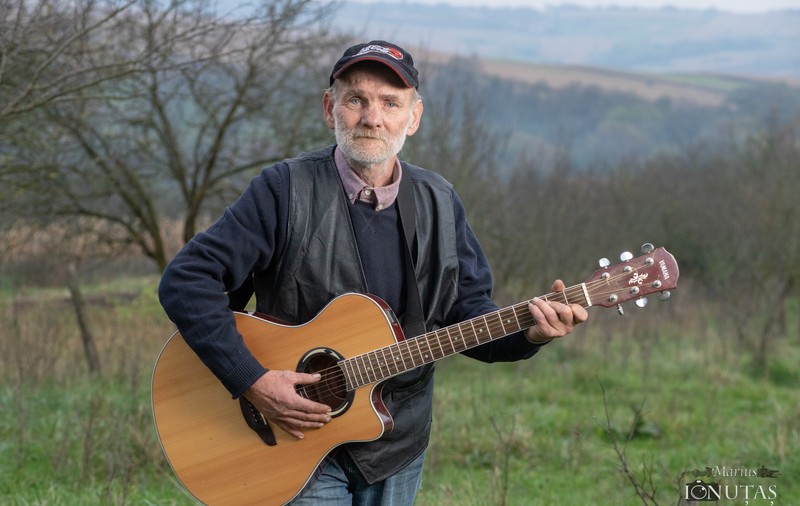 VIDEO | Povestea incredibilă a lui Vasile Leva, care a compus legendara piesă folk „Străinul”: „Am vrut să mă sinucid de 9 ori. Poezia și muzica m-au salvat”