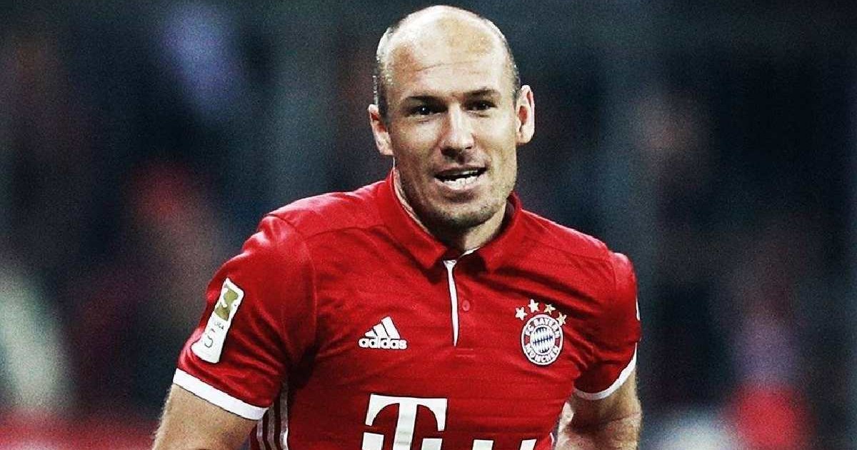 Arjen Robben îmbrăcat într-un tricou al lui Bayern Munchen