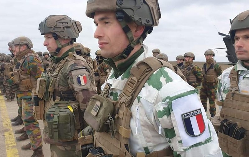 Primul convoi cu tehnică militară franceză pentru Grupul de luptă NATO ajunge duminică în România
