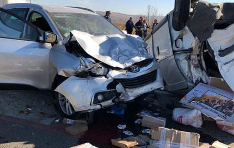 Familie cu doi copii, salvată ca prin minune dintr-un cumplit accident. Cei patru se întorceau de la moaștele Sfintei Parascheva