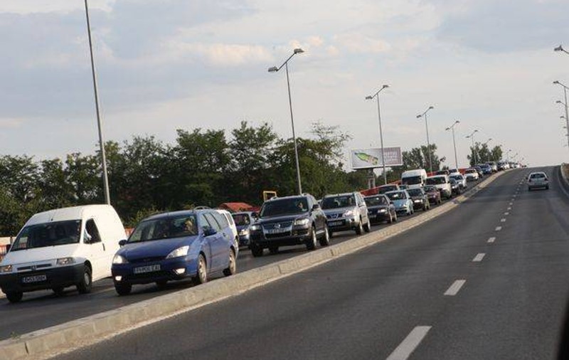 Aglomeraţie şi nervi de 1 MAI. Cum se circulă la această oră în Bucureşti şi pe drumul spre mare